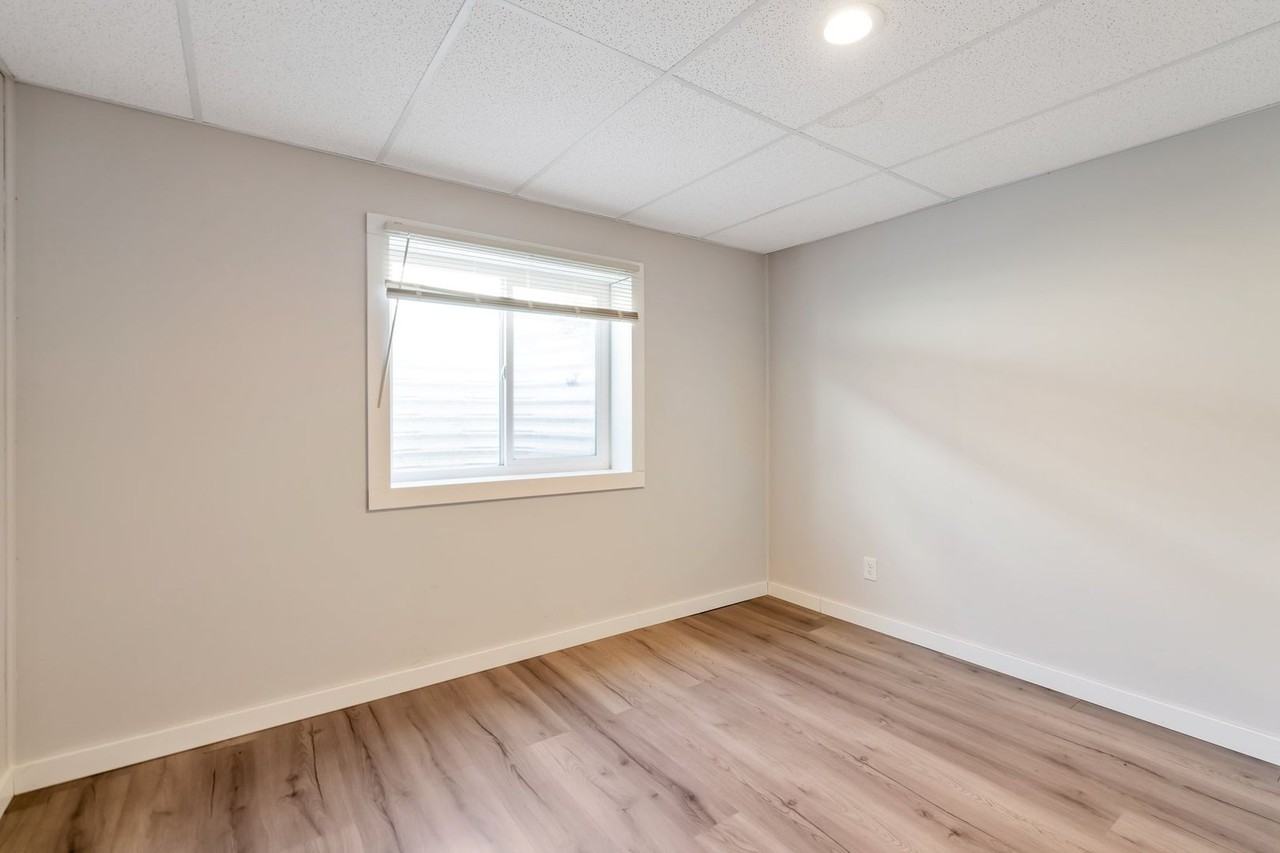2494 S Laurel St - Photo 6 of 15