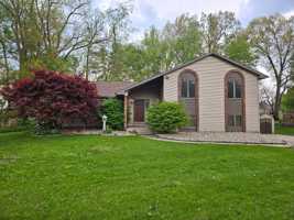 featured image of 11044 River Oaks Ln E