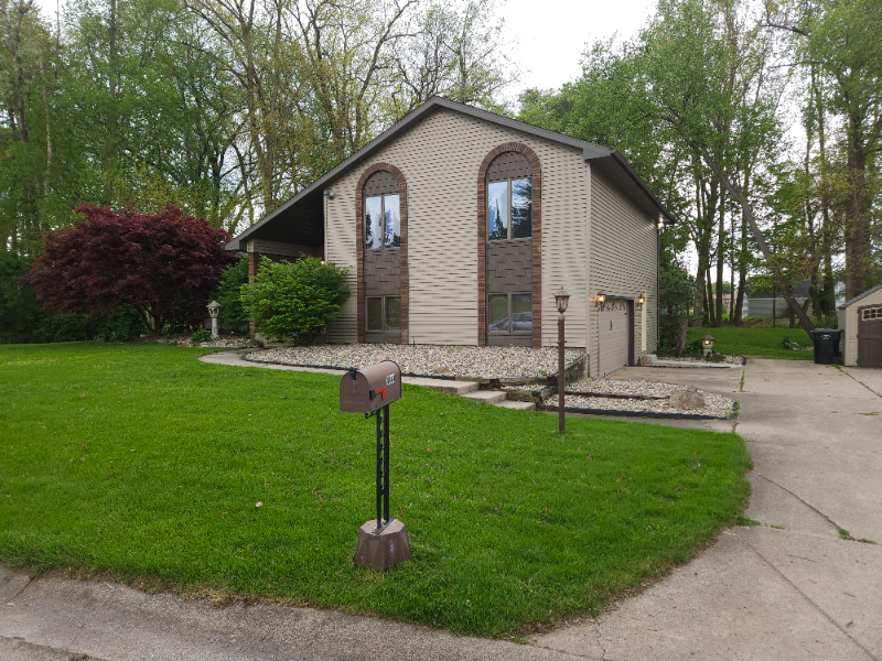 11044 River Oaks Ln E - Photo 2 of 35