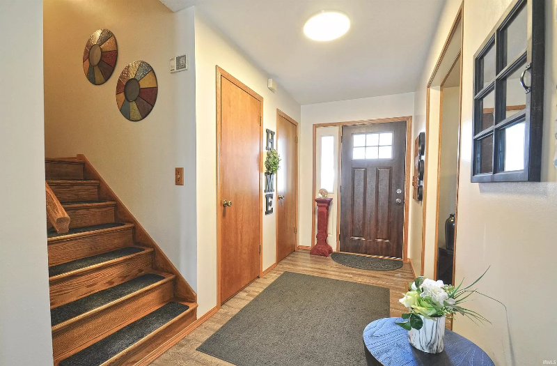 11044 River Oaks Ln E - Photo 5 of 35