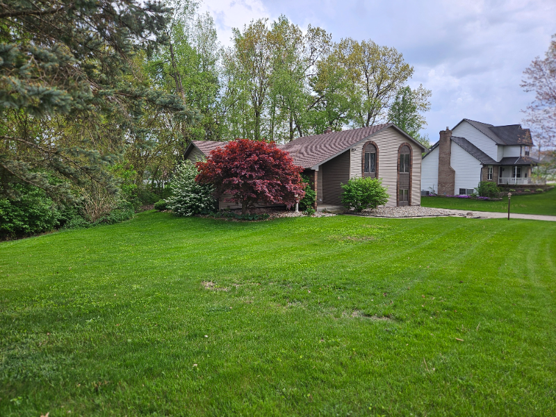 11044 River Oaks Ln E - Photo 3 of 35