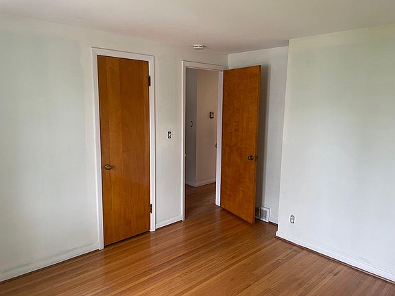 483 Thorncliff Rd - Photo 3 of 12