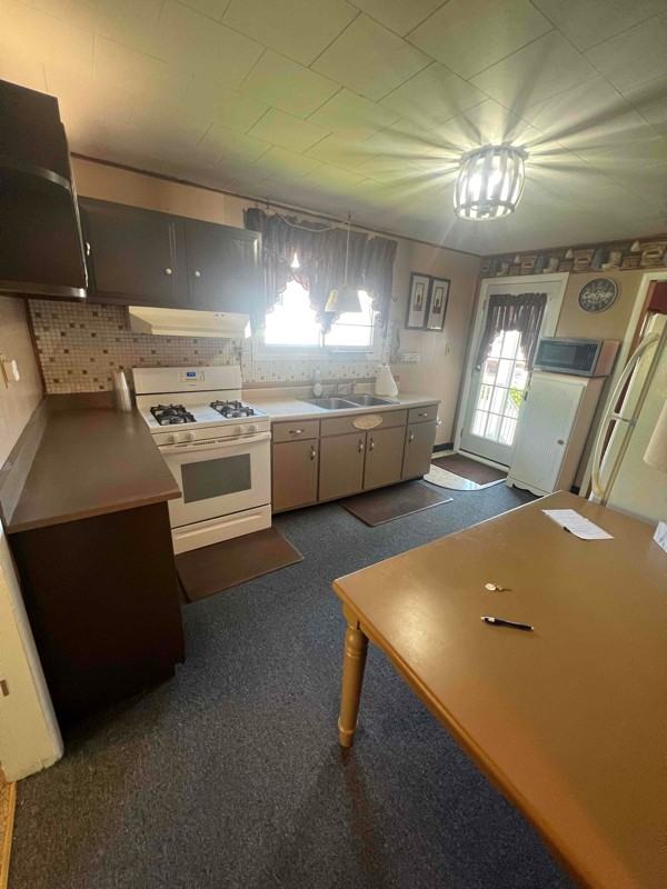 913 Virginia St - Photo 2 of 7