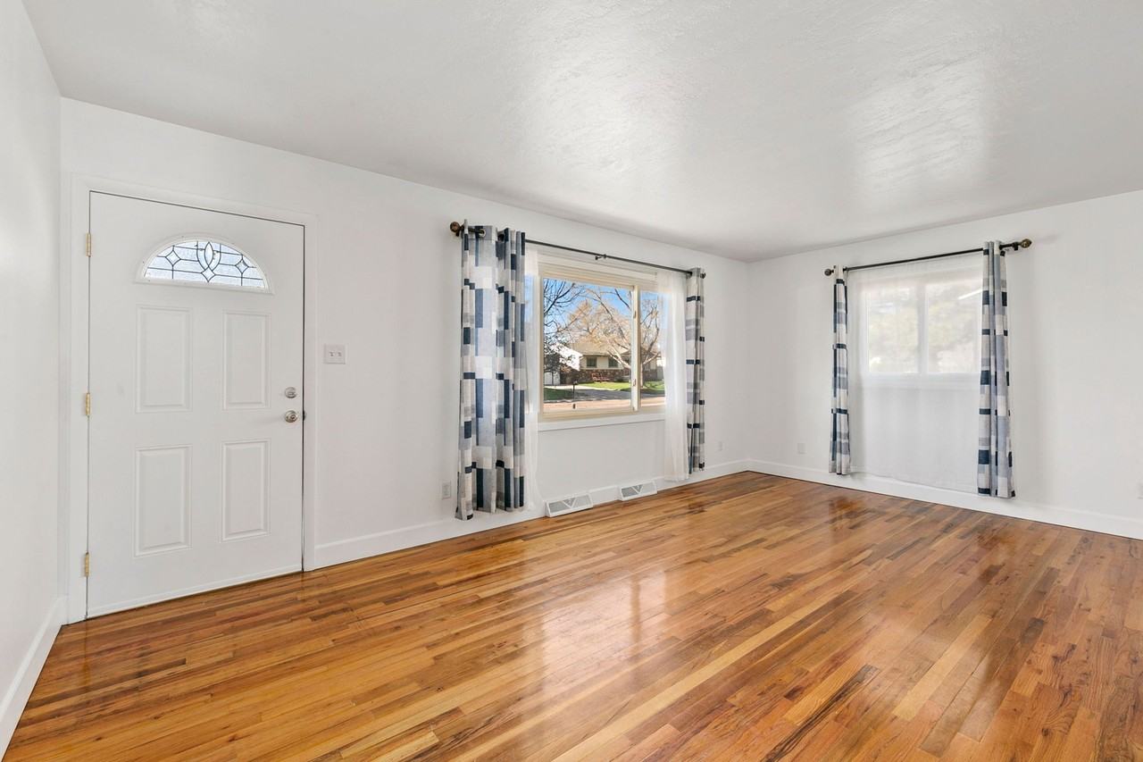4004 East 9th Street - Photo 2 of 15