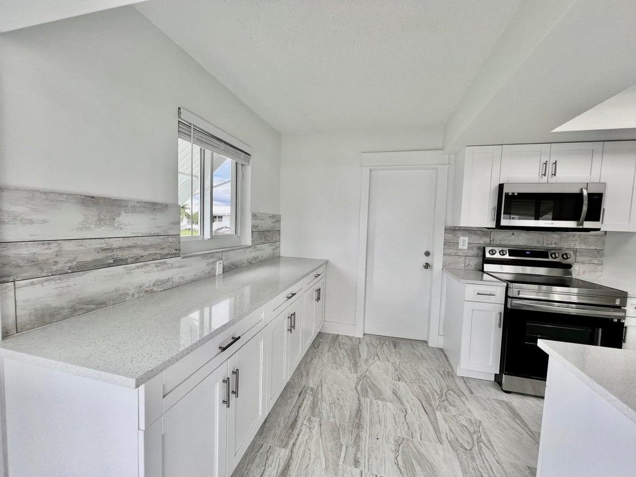 1008 Sw 3rd Ave #NA - Photo 3 of 14