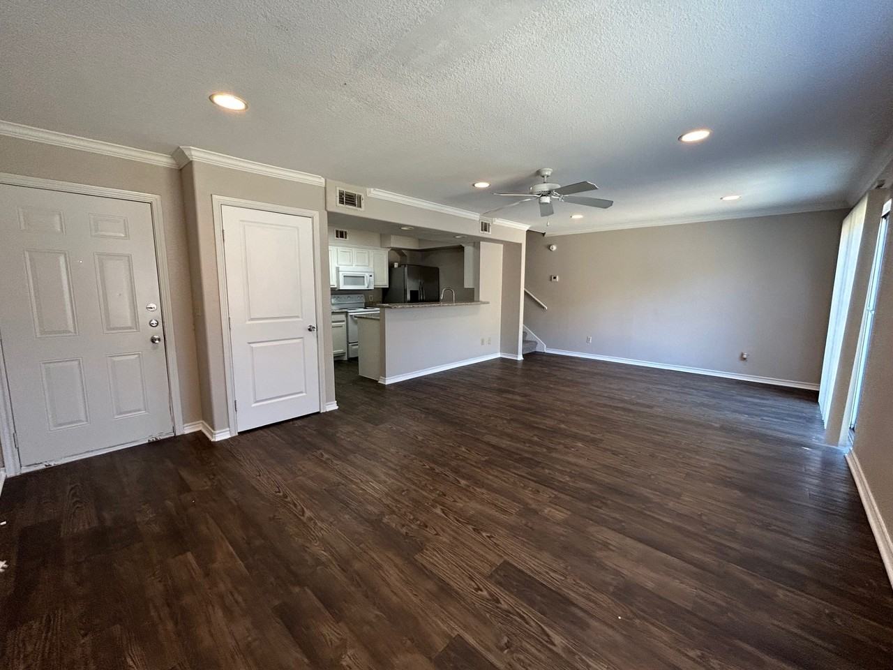 2507 Pascal Ct #B - Photo 2 of 12