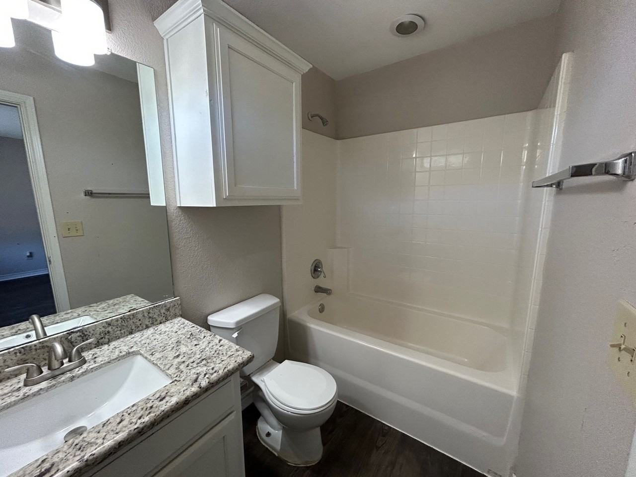 2507 Pascal Ct #B - Photo 4 of 12