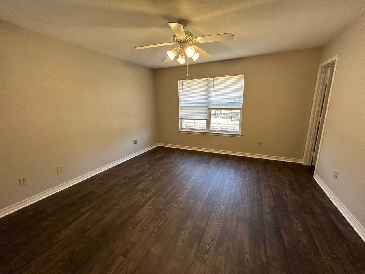 2507 Pascal Ct #B - Photo 5 of 12