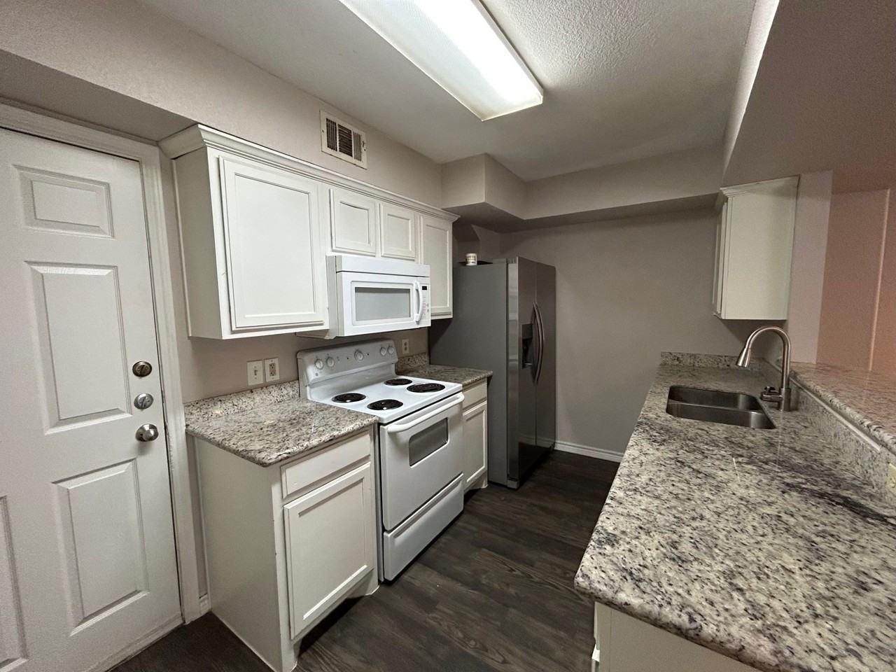 2507 Pascal Ct #B - Photo 7 of 12