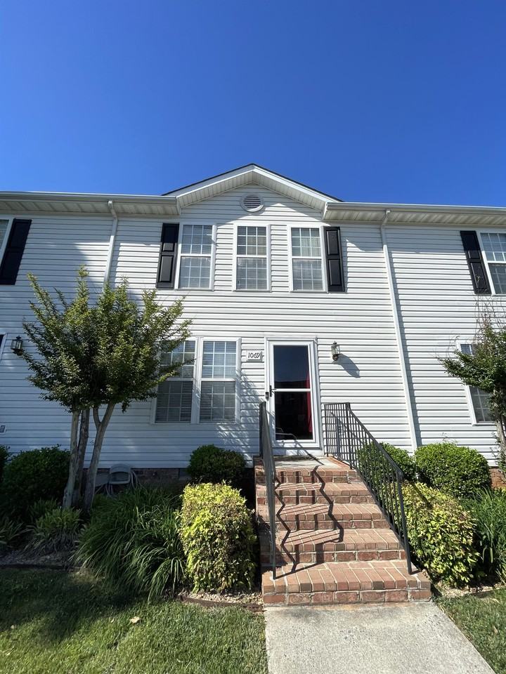 1069 Blue Ridge View Cir #1 - Photo 2 of 28