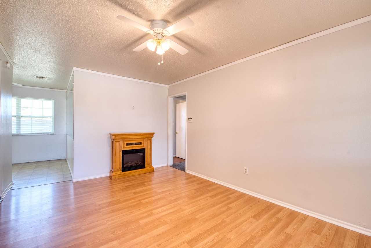 924 Nw 14th St #1 - Photo 3 of 22