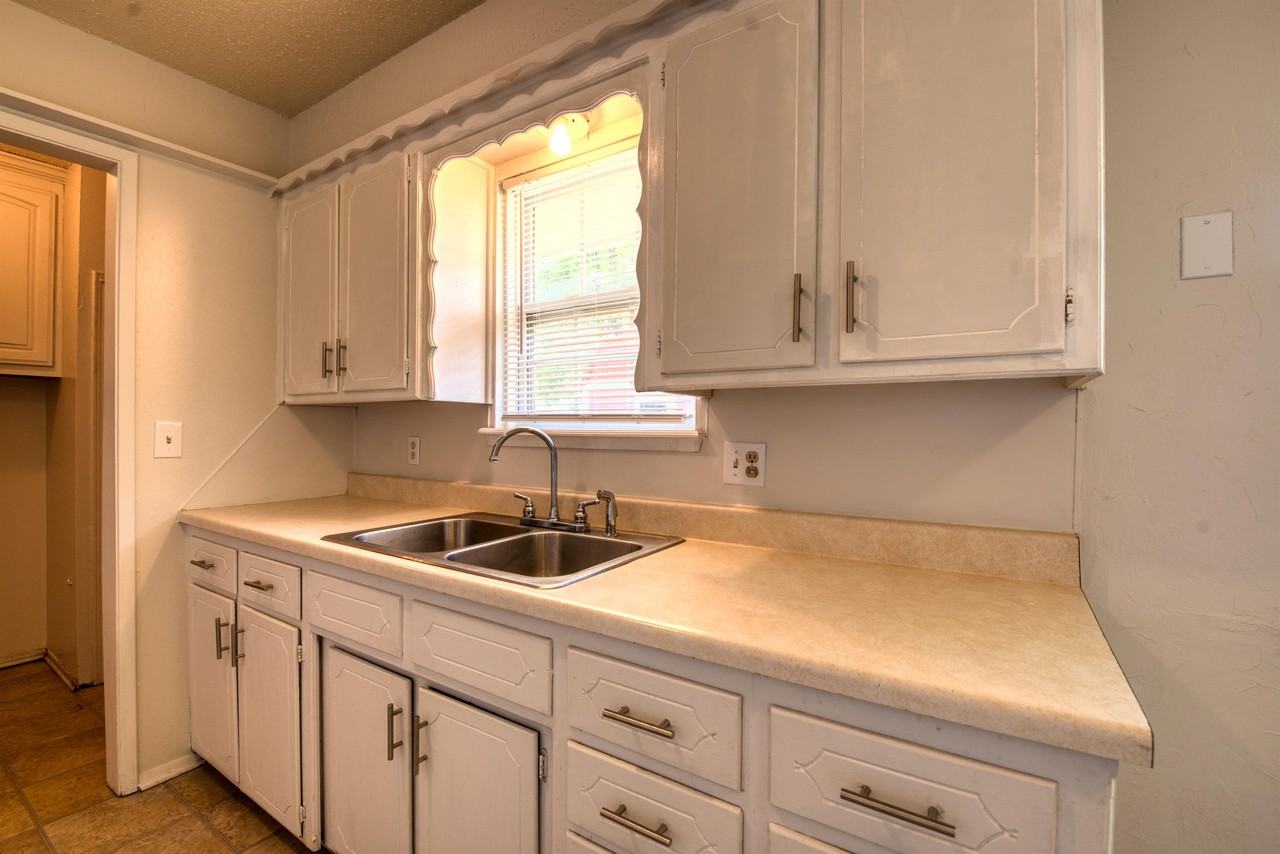 924 Nw 14th St #1 - Photo 4 of 22