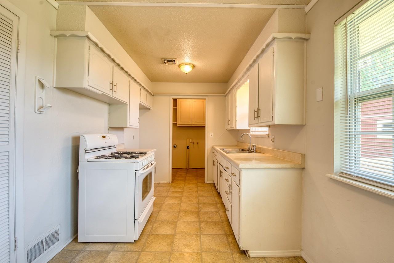 924 Nw 14th St #1 - Photo 6 of 22