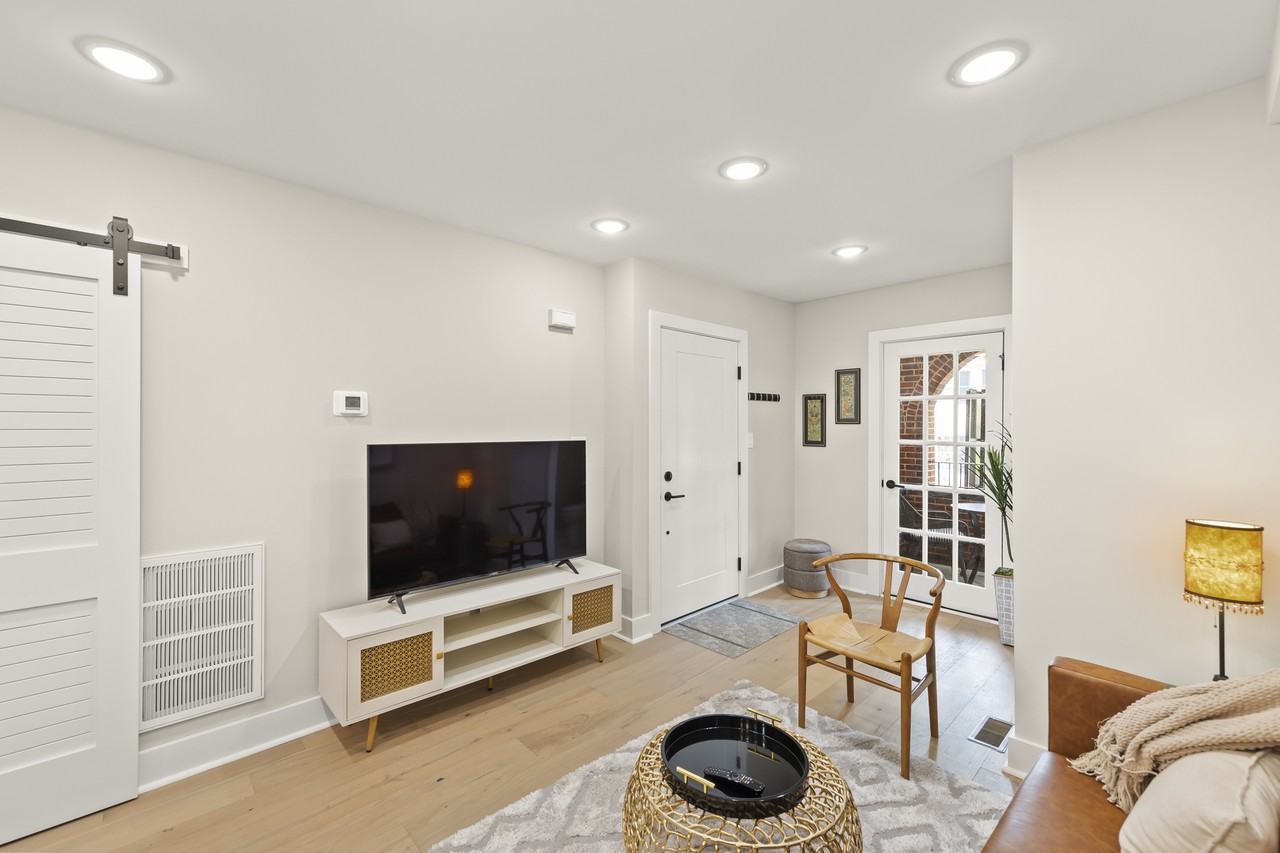 127 S Braddock St #301 - Photo 3 of 22