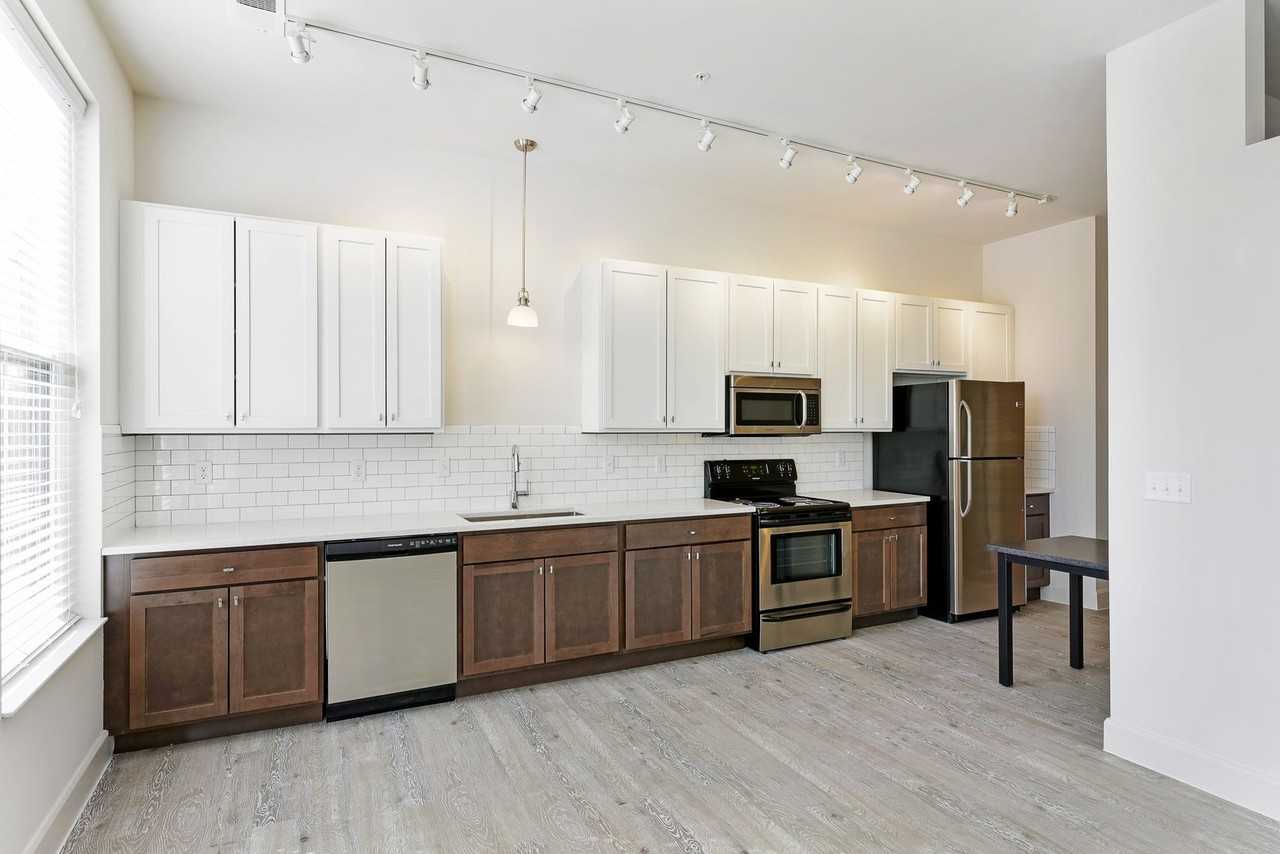 Peake Apartments - Photo 3 of 8