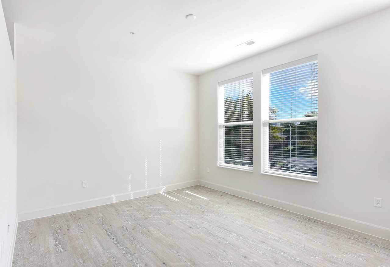 Peake Apartments - Photo 4 of 8