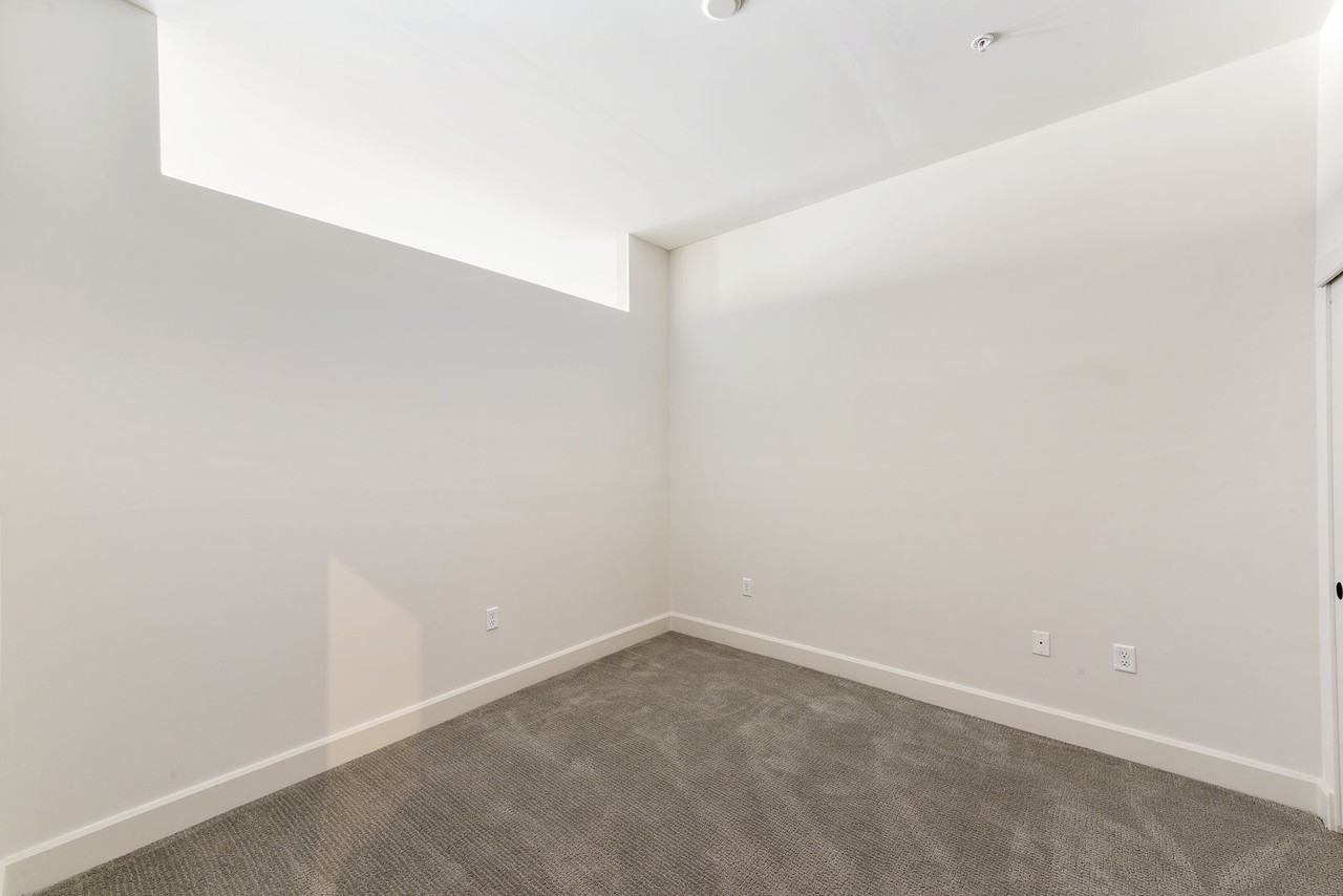 Peake Apartments - Photo 6 of 8