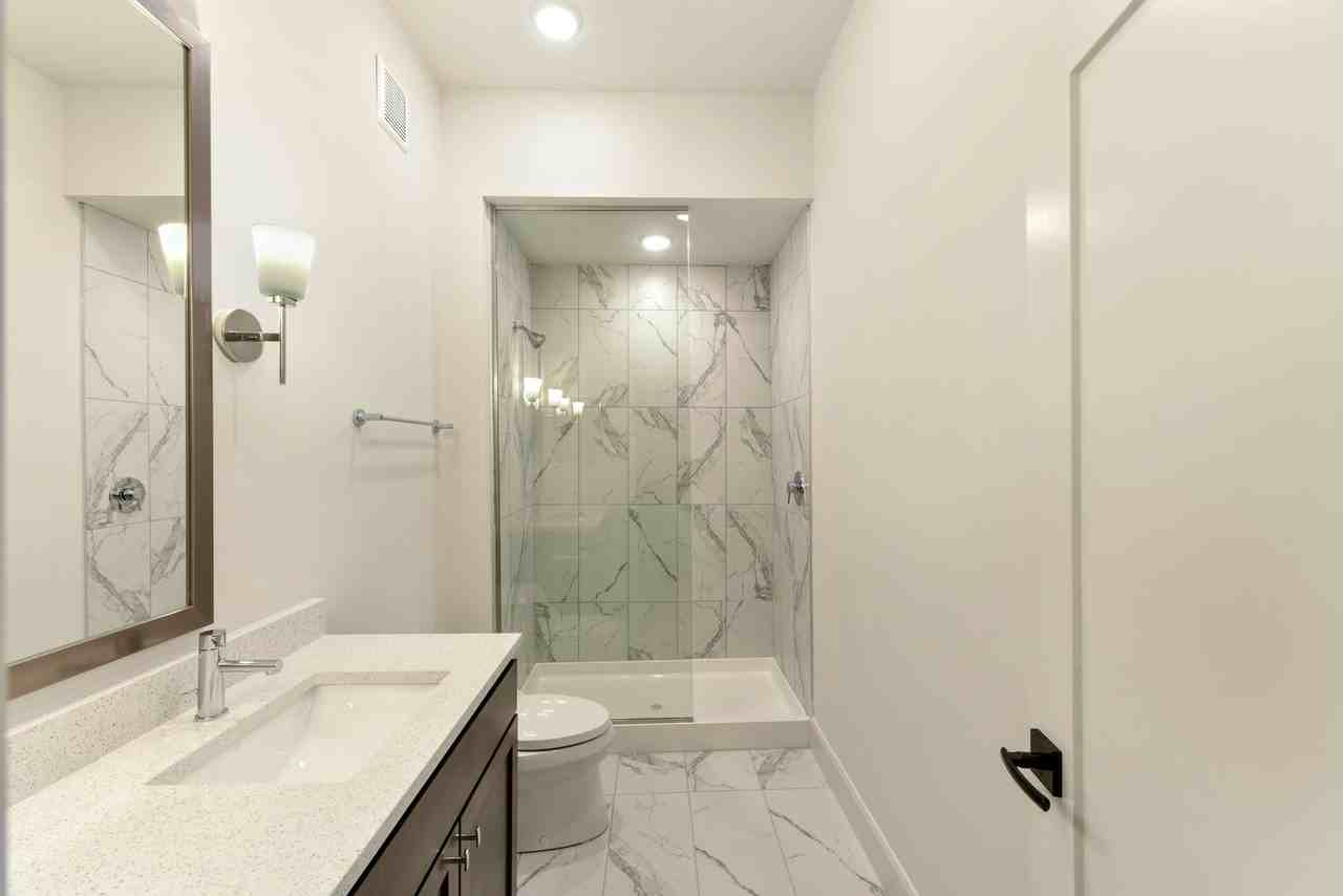 Peake Apartments - Photo 7 of 8