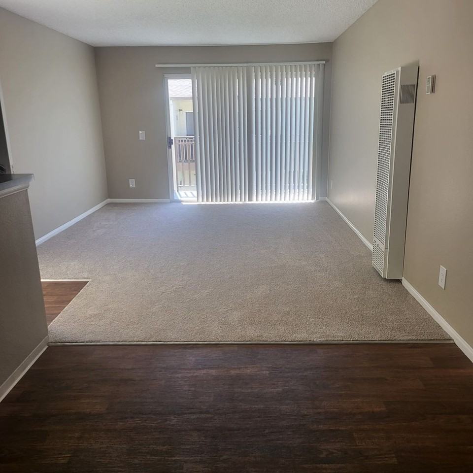 652 Moss St - Photo 3 of 34