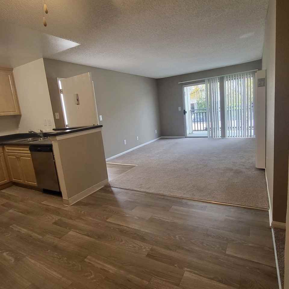 652 Moss St - Photo 5 of 34