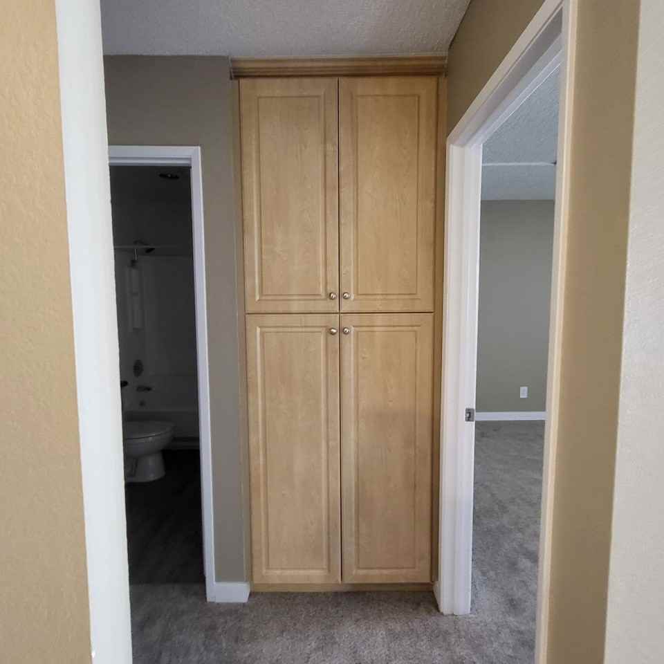 652 Moss St - Photo 7 of 34