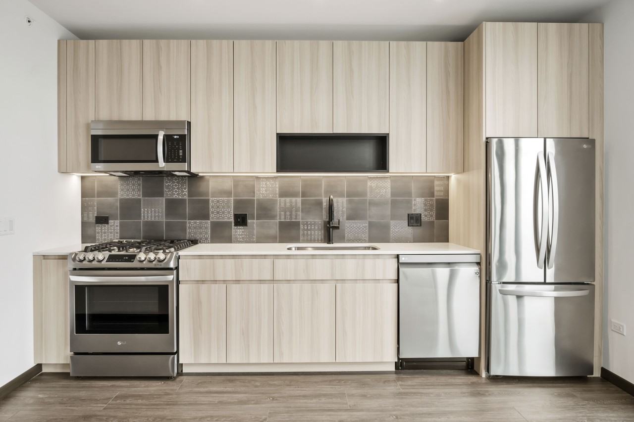 1400 W Randolph St - Photo 3 of 25