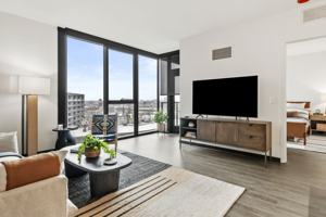featured image of 1400 W Randolph St #1-1