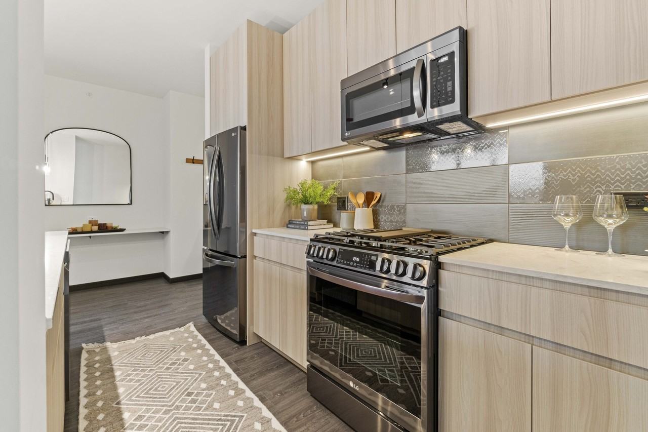 1400 W Randolph St #1-1 - Photo 3 of 28