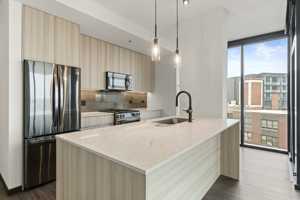featured image of 1400 W Randolph St #2-2