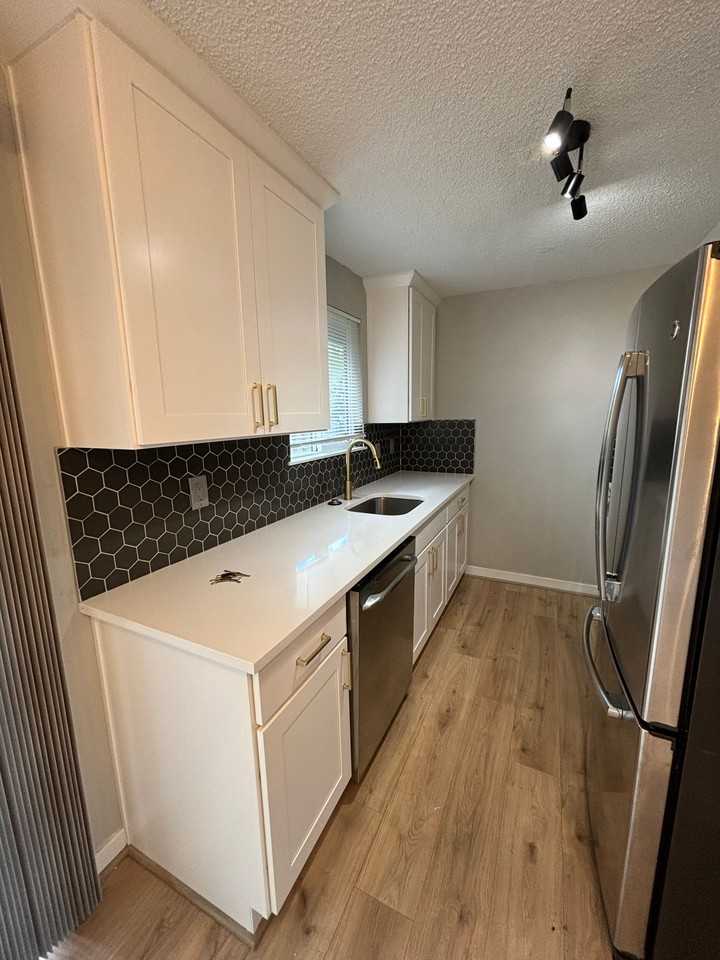 dalg01 - Photo 2 of 11