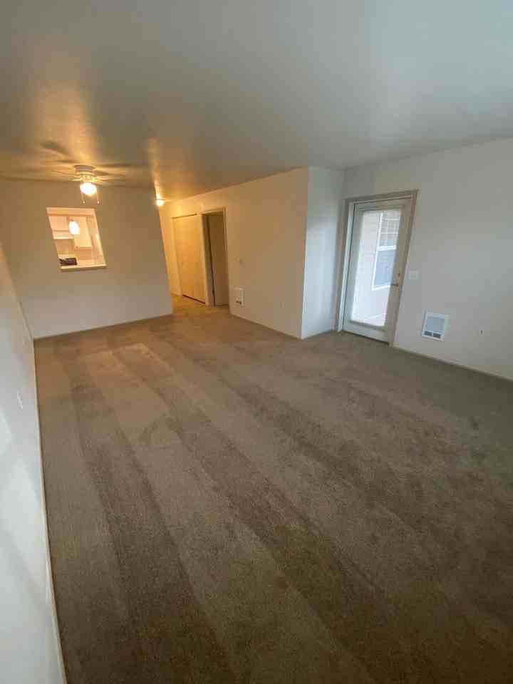 Sunrise Pointe Apartments - Photo 6 of 32