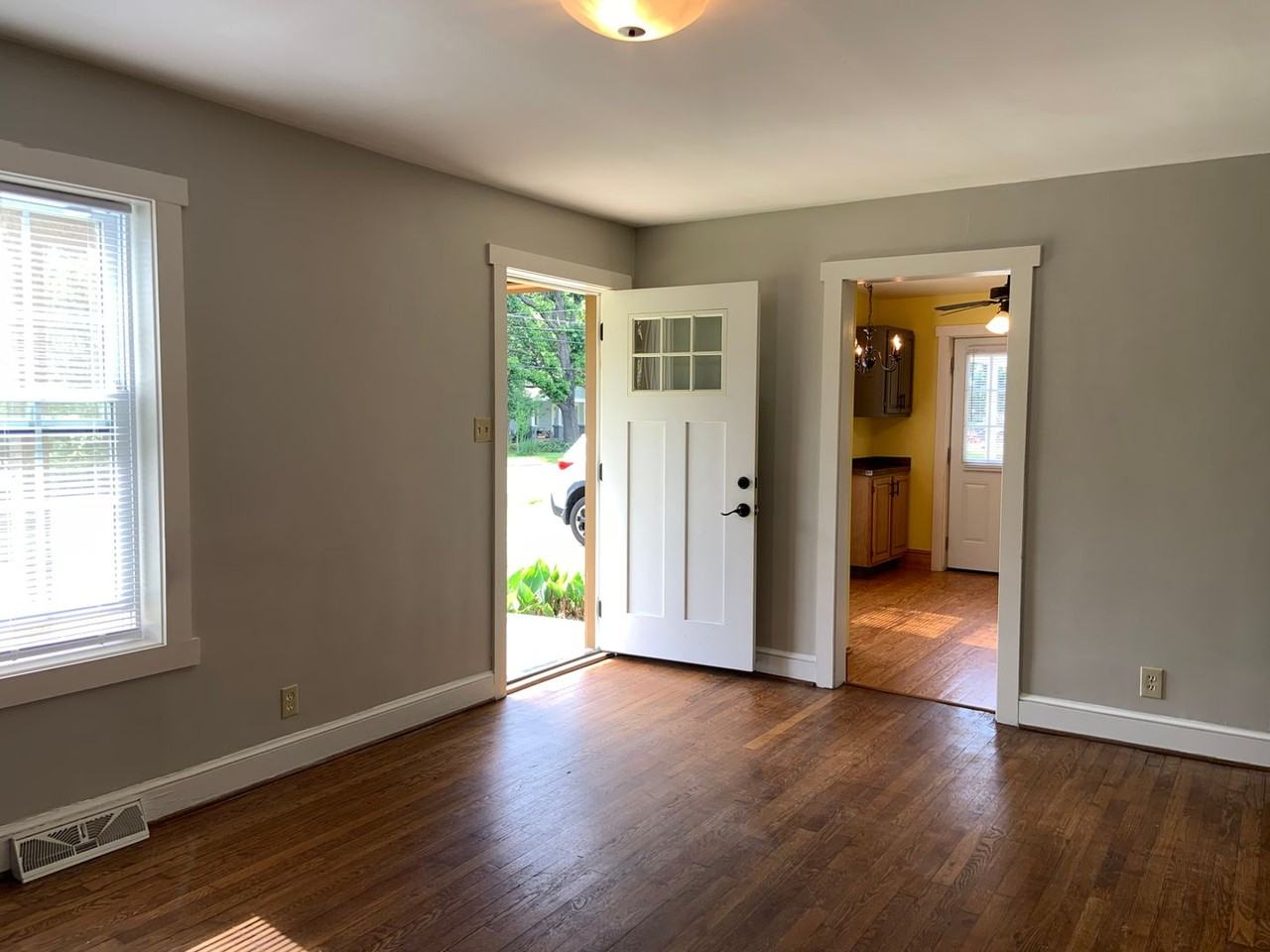 1104 Mccormick St - Photo 2 of 15