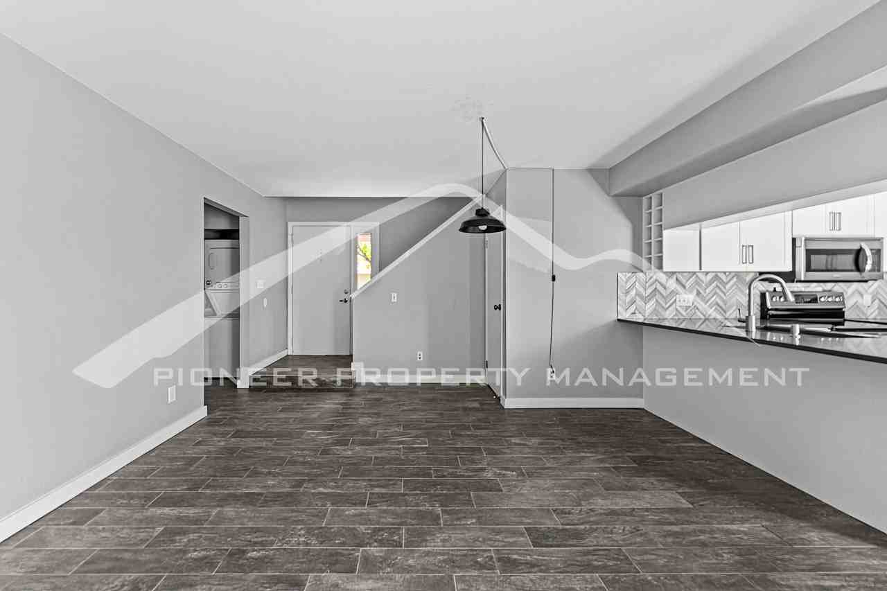 2621 S Xanadu Way - Photo 2 of 25