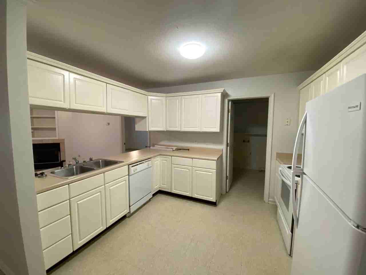 606 Elm - Photo 2 of 10