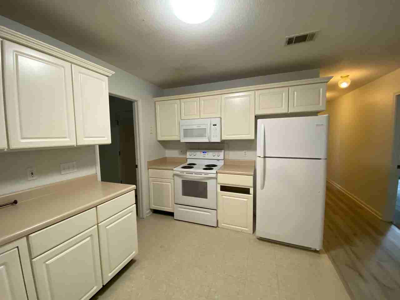 606 Elm - Photo 3 of 10