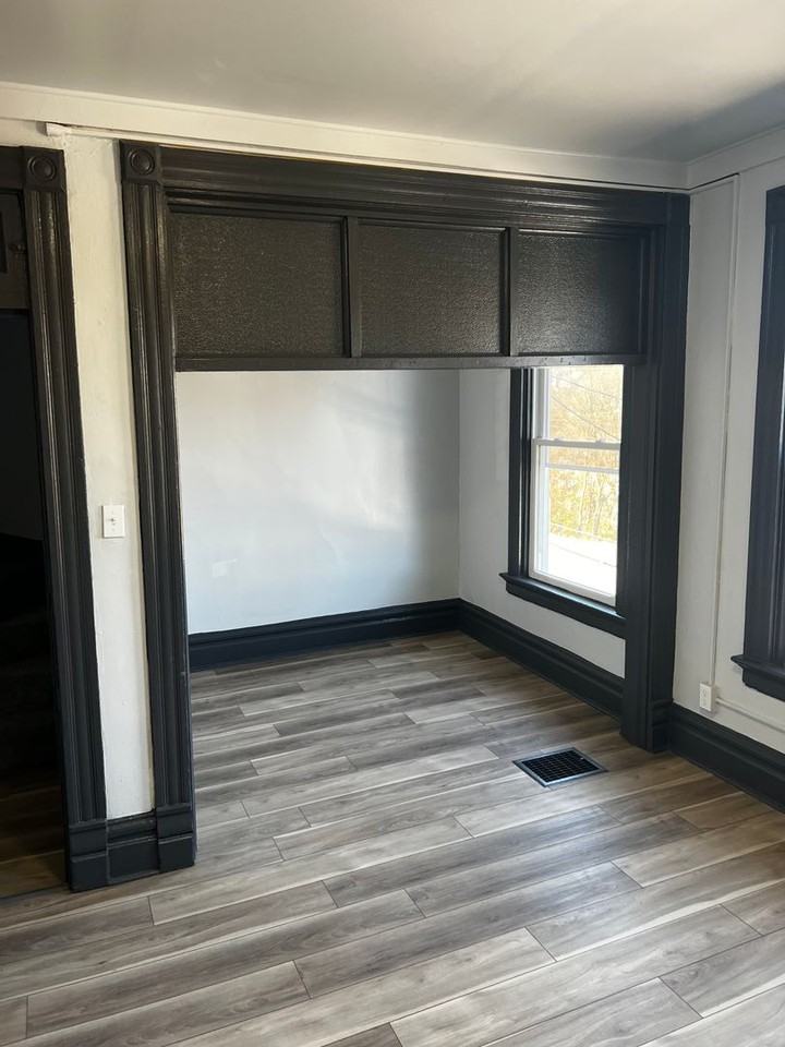 239 Watson Blvd - Photo 2 of 9