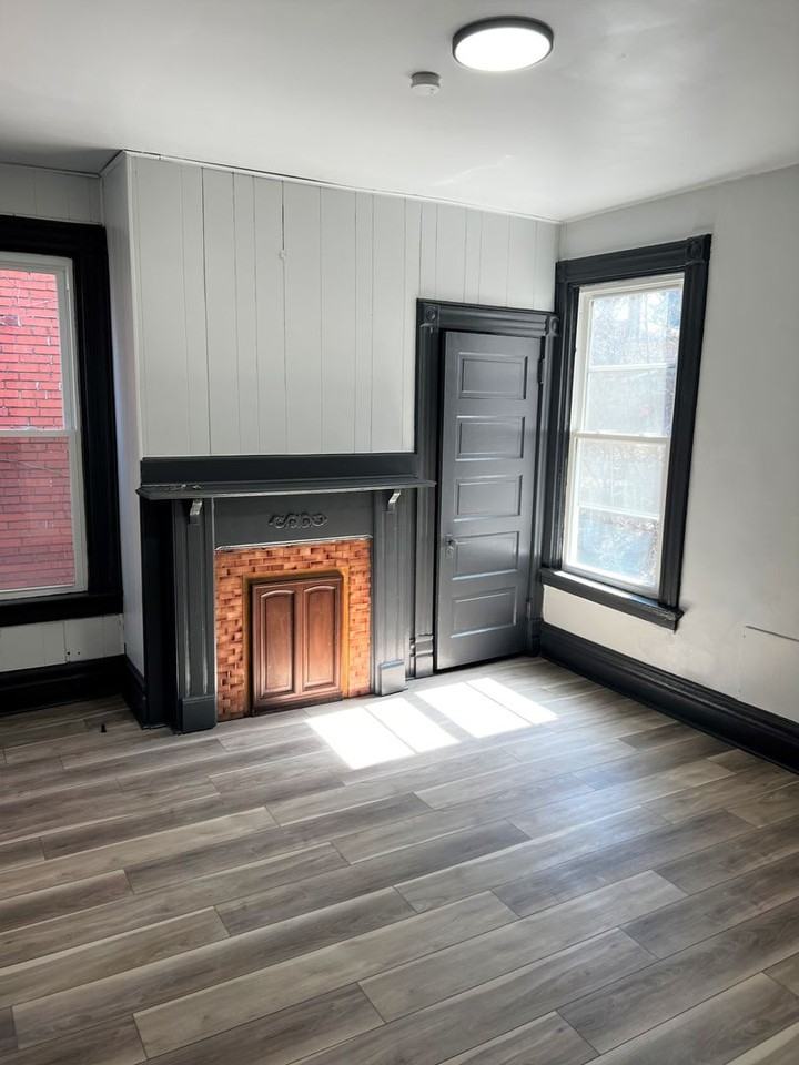 239 Watson Blvd - Photo 3 of 9