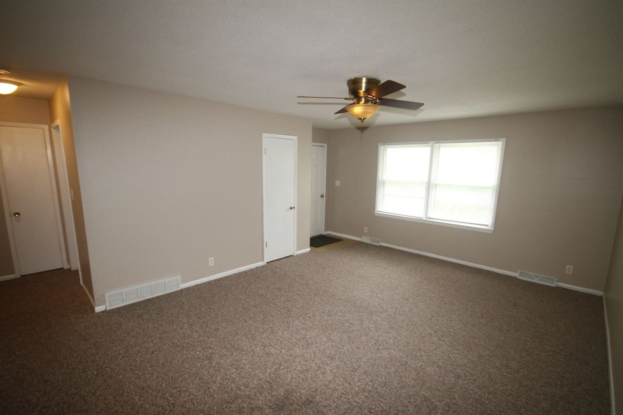 501 E Porter Ave - Photo 3 of 10