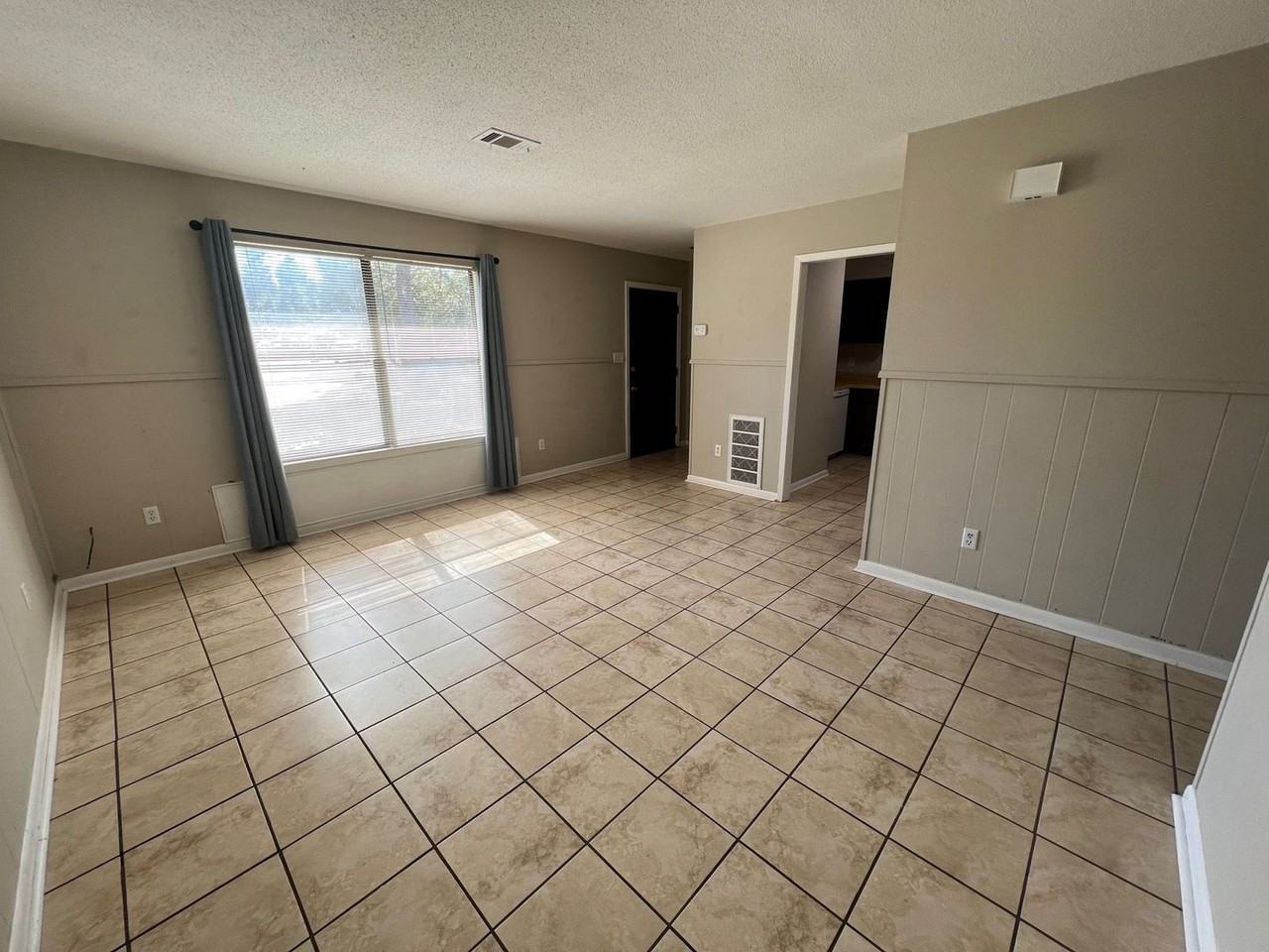 3402 Green Briar Ct Apt B - Photo 3 of 9