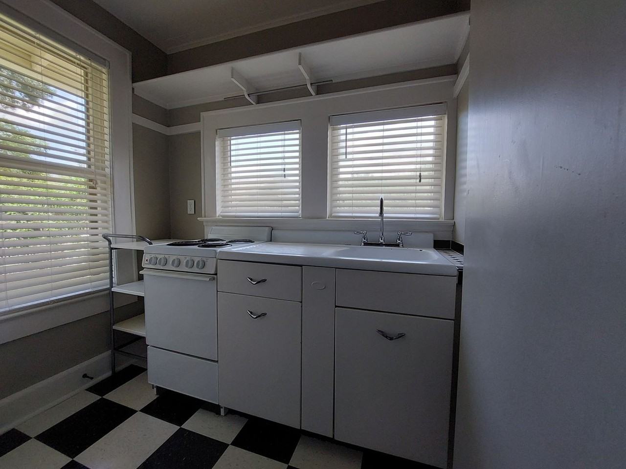 515 Mcrorie St - Photo 3 of 16