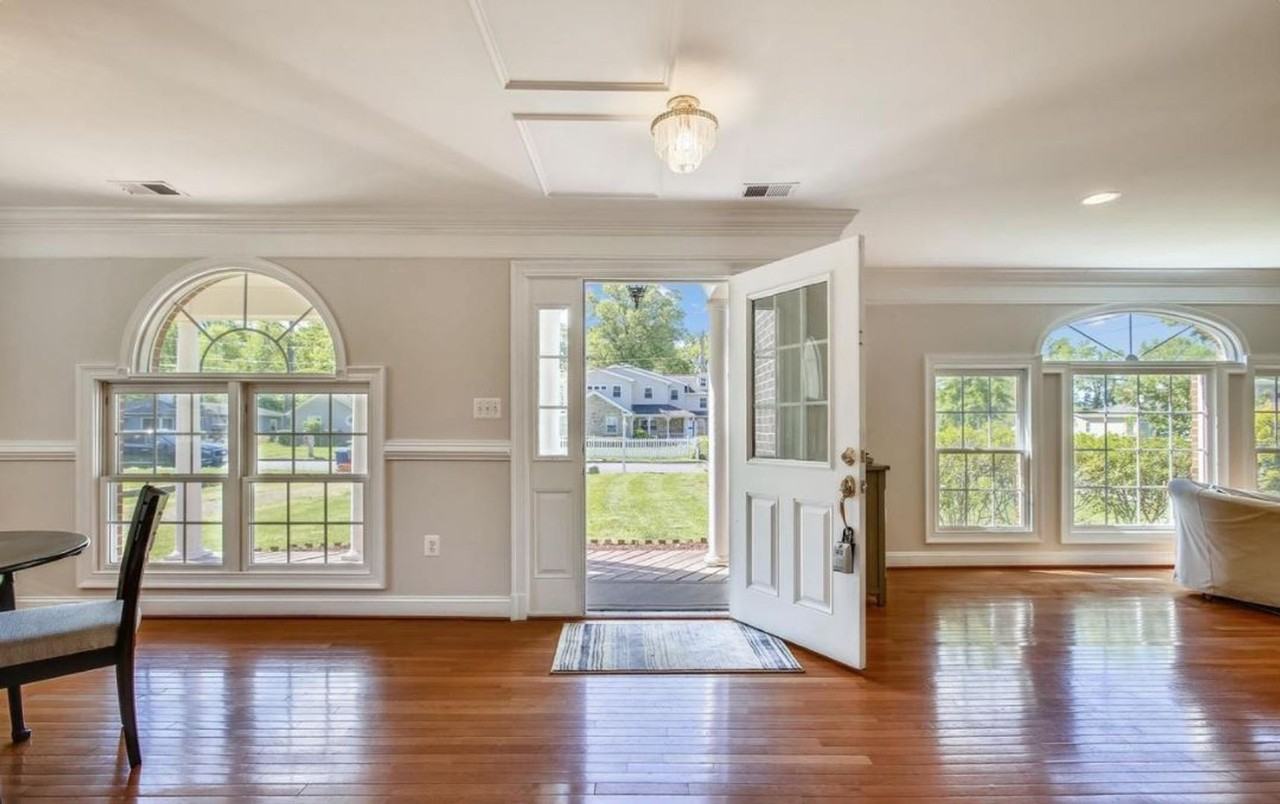 2824 Woodlawn Trl - Photo 2 of 31