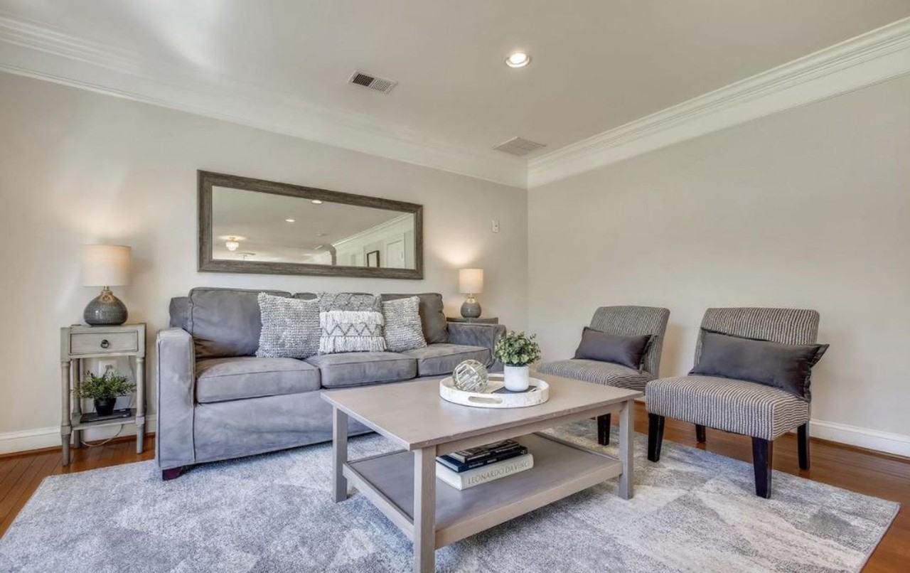 2824 Woodlawn Trl - Photo 3 of 31