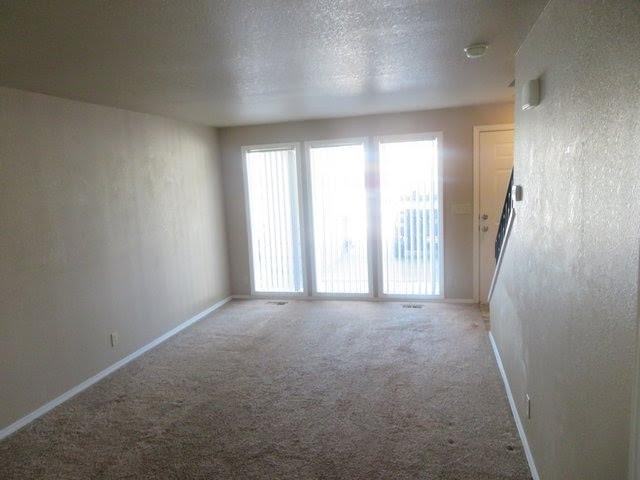 6527 W Douglas St - Photo 2 of 25