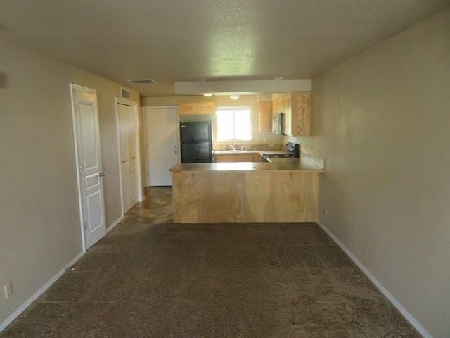 6527 W Douglas St - Photo 3 of 25