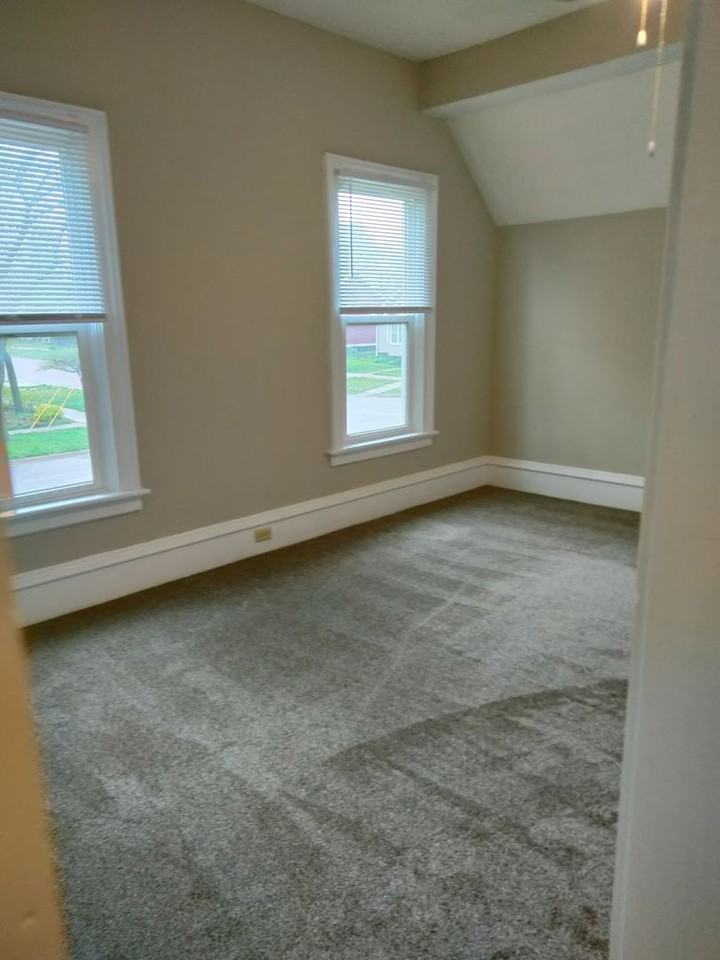 327 327 8th Street NW - RHS 327- #B - Photo 2 of 15