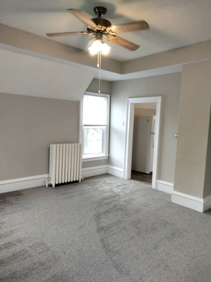 327 327 8th Street NW - RHS 327- #B - Photo 3 of 15
