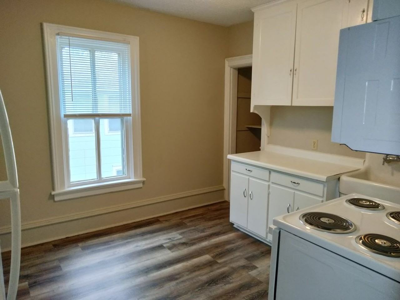 327 327 8th Street NW - RHS 327- #B - Photo 4 of 15