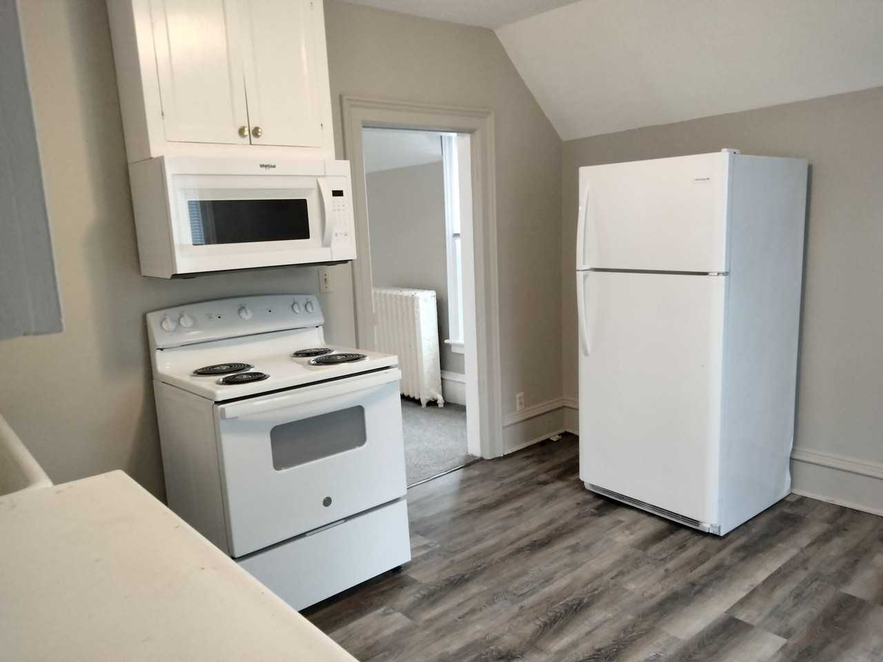 327 327 8th Street NW - RHS 327- #B - Photo 6 of 15