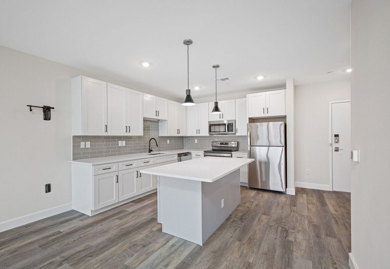 357 South - Photo 3 of 32