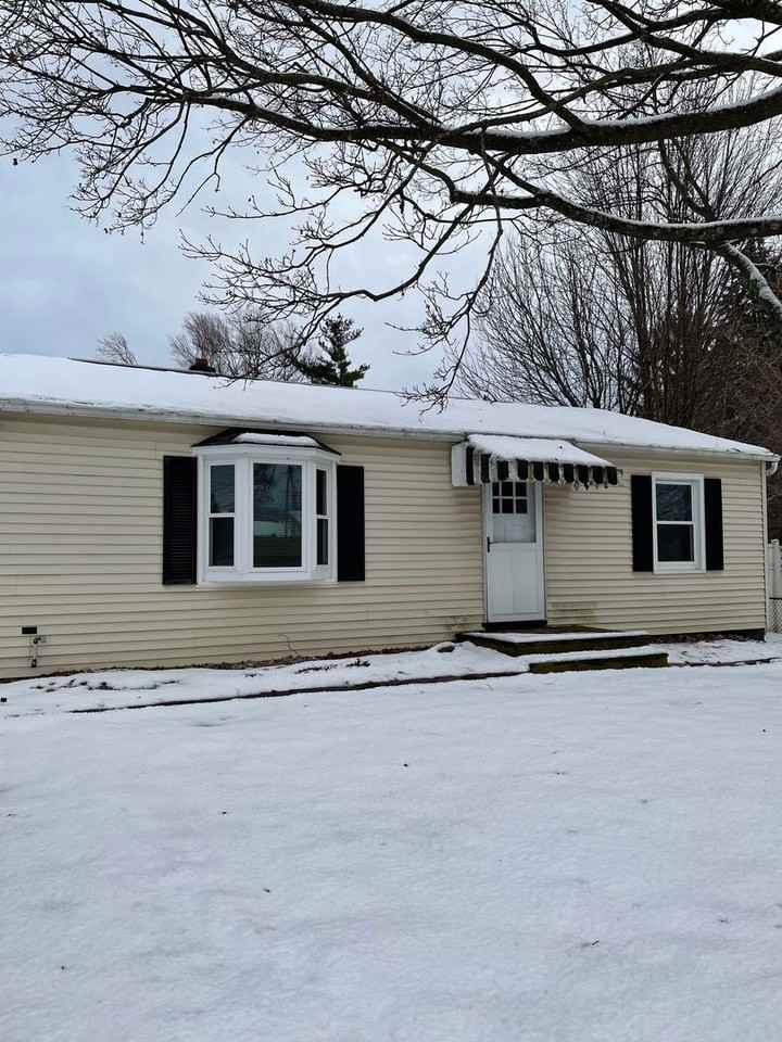 102 Gale Ave - Photo 2 of 18